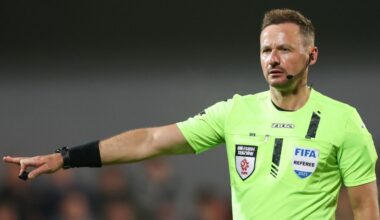 Paweł Raczkowski przerwał mecz Jagiellonii Białystok z Rakowem Częstochowa w PKO BP Ekstraklasie. Sędziowie solidarni - sport.tvp.pl