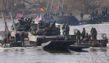 „Zegar tyka”. Ile zajmie przerzut wojsk z Zachodu na wschodnią flankę? - TVP Info