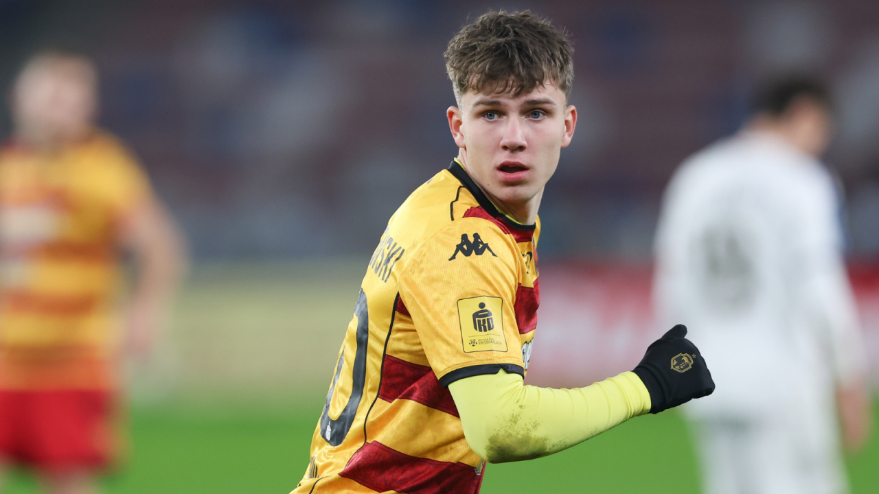 Pomocnik Jagiellonii Oskar Pietuszewski na radarze wielkich klubów. Wśród nich m. in. Manchester City - sport.tvp.pl