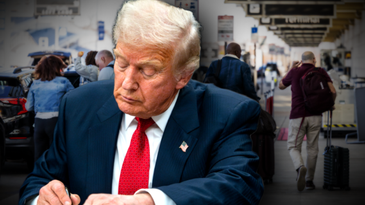 Prezydent USA Donald Trump pochyla się nad dokumentem, podpisując ustawę o finansowaniu rządu, w tle widoczne zatłoczone lotnisko.