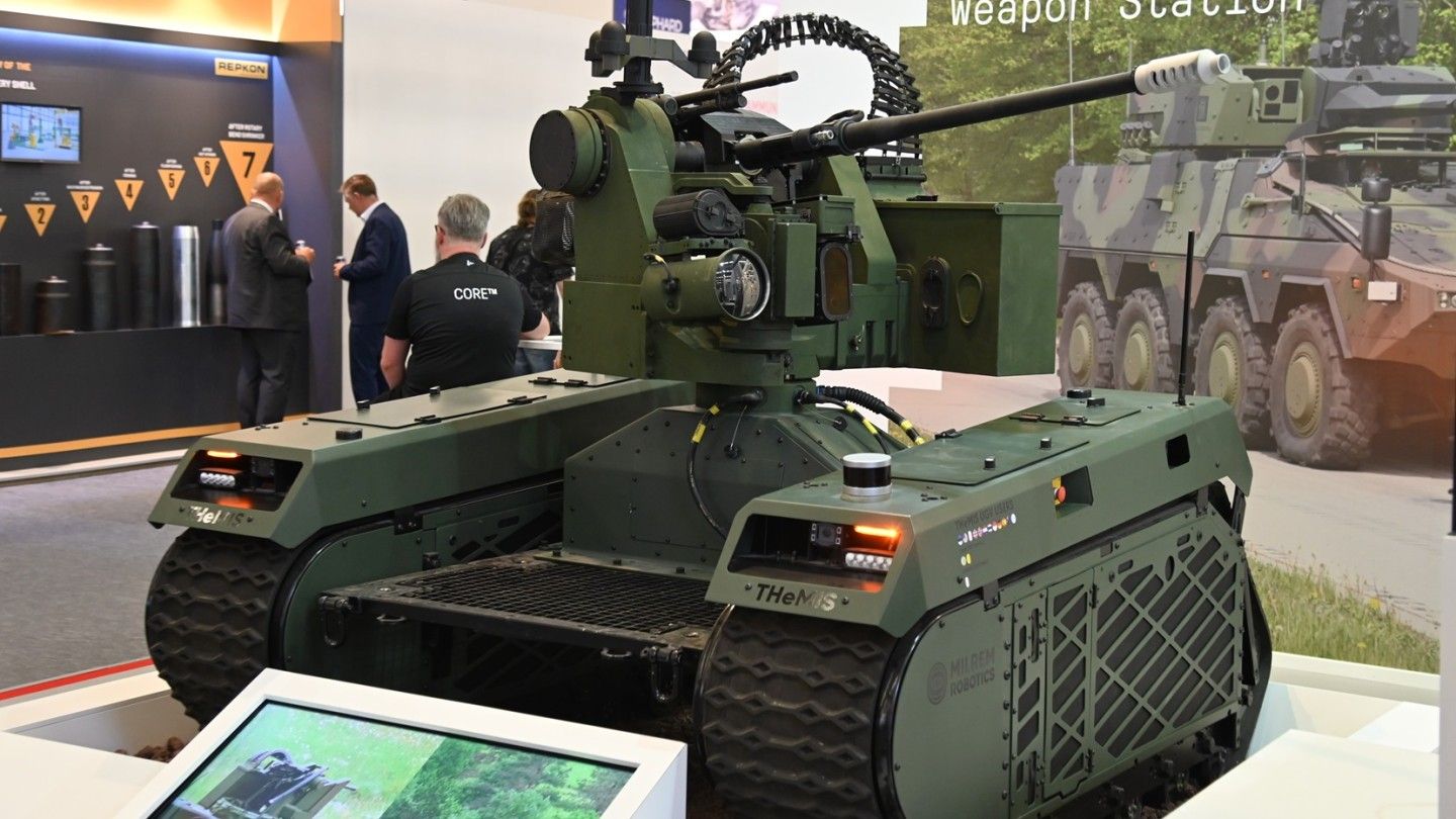 Użycie dronów naziemnych może zmniejszyć własne straty ludzki, przy zachowaniu takiej samej skuteczności, jak przy stosowaniu systemów załogowych