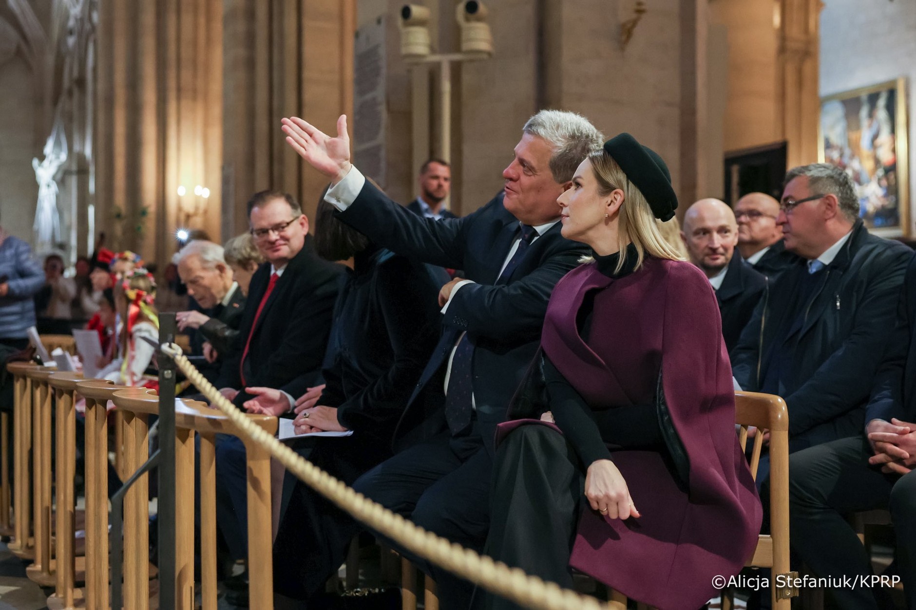 Marta Nawrocka podczas uroczystości otwarcia Kaplicy Polskiej w Katedrze Notre Dame w Paryżu