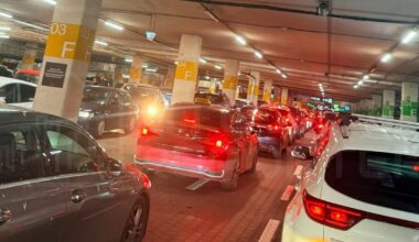 Zakupowy chaos w stolicy. Paraliż w pobliżu warszawskich galerii handlowych