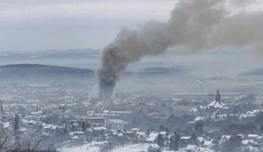 Gigantyczny pożar hali w Skawinie. Słup dymu nad miastem