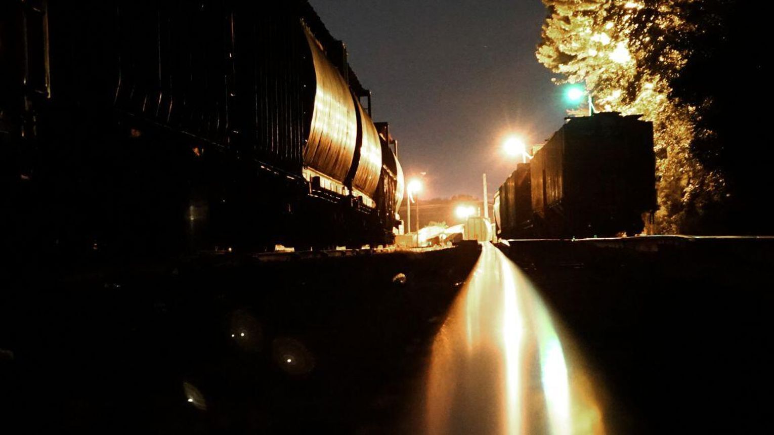 Młody mężczyzna miał wtargnąć pod pociąg. Zginął na miejscu