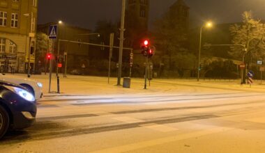 Cały Poznań biały. "Wszędzie ślisko i niebezpiecznie"