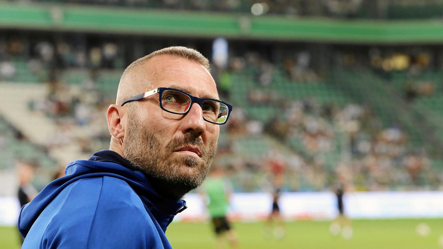 Legia nad przepaścią! Mioduski sięga po ostatnią deskę ratunku Piłka nożna