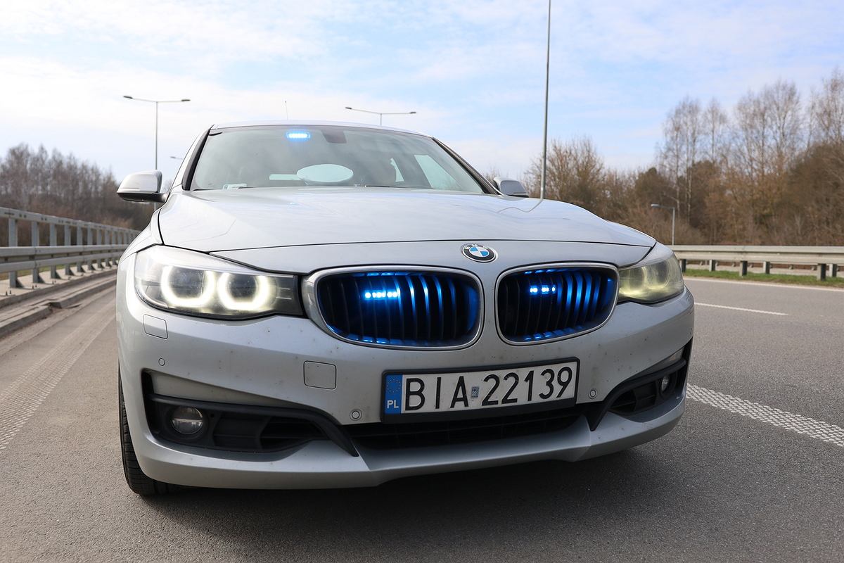 Ten film robi u naszych sąsiadów furorę. Autor mówi, jak rozpoznać nieznakowany radiowóz