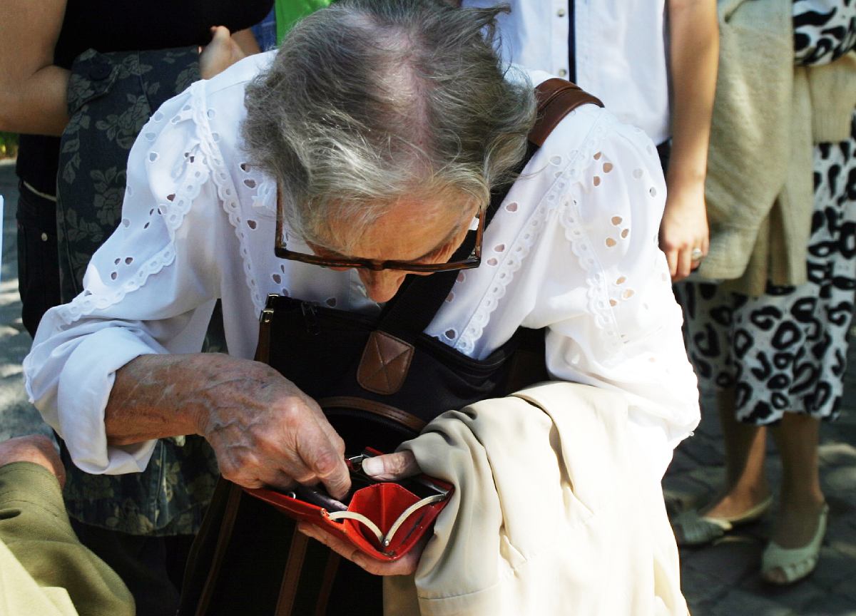 Lawinowy wzrost długu polskich emerytów. Rekordzista musi oddać prawie 100 mln zł - Next Gazeta.pl