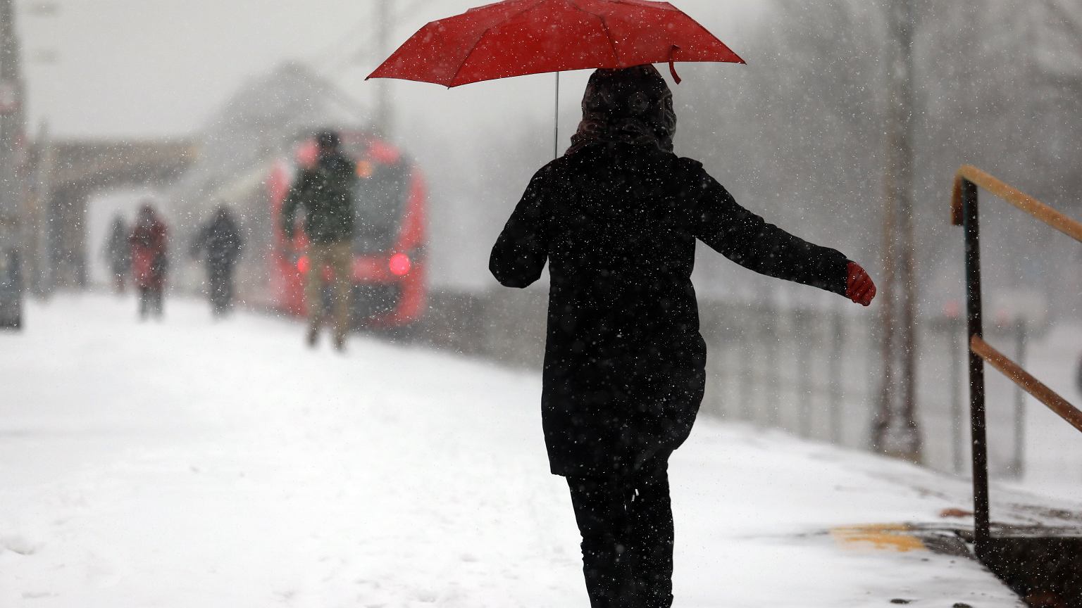 Intensywny śnieg, deszcz i oblodzenia w Polsce. IMGW wydał ostrzeżenia pogodowe