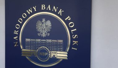 NBP niespodziewanie ujawnia zarobki osób z zarządu. Setki tysięcy złotych rocznie