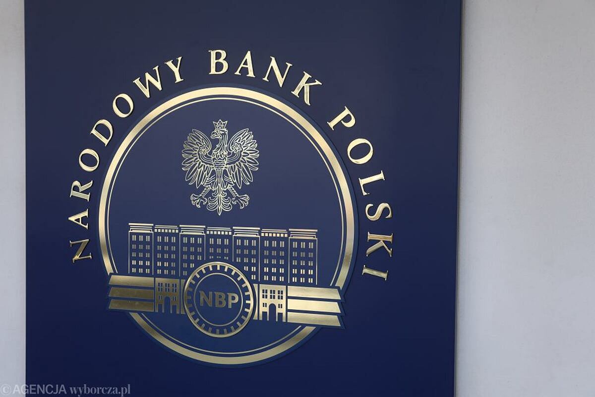 NBP niespodziewanie ujawnia zarobki osób z zarządu. Setki tysięcy złotych rocznie