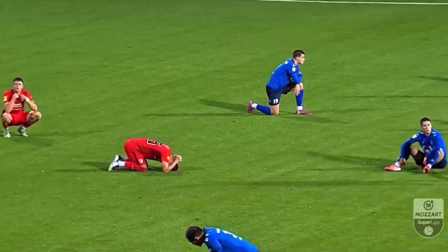 'Najsmutniejsza scena w piłce nożnej'. Tak piłkarze zareagowali na śmierć trenera Piłka nożna