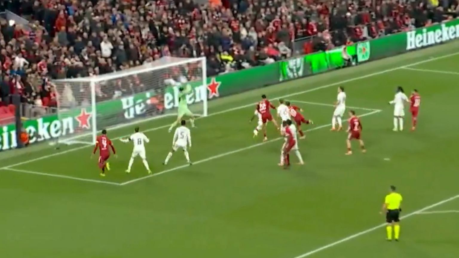 Courtois wyprawiał cuda w bramce Realu! W końcu nadeszła 61. minuta... Piłka nożna