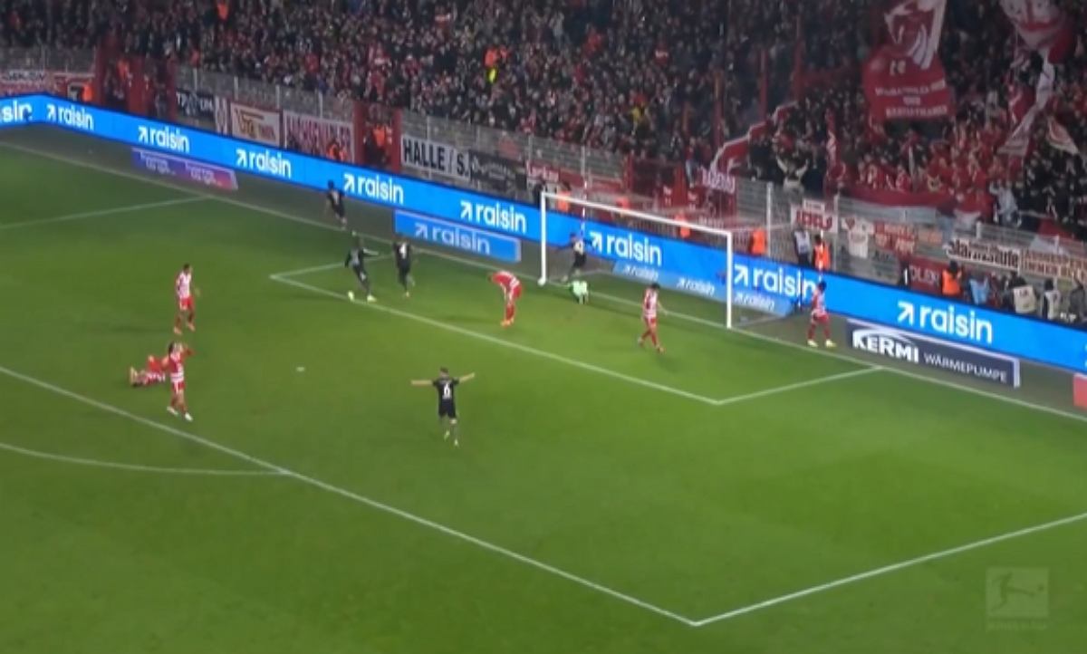 Sensacja w meczu Bayernu! Gol, który przeczy prawom fizyki Piłka nożna