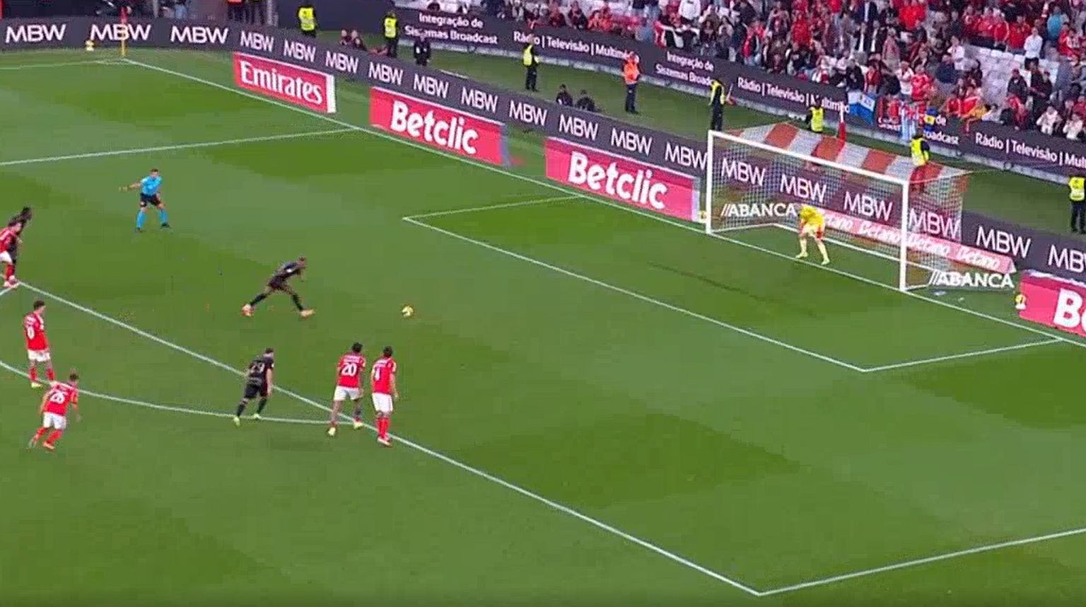 Podszedł do rzutu karnego. To, co stało się potem, będzie legendą Piłka nożna