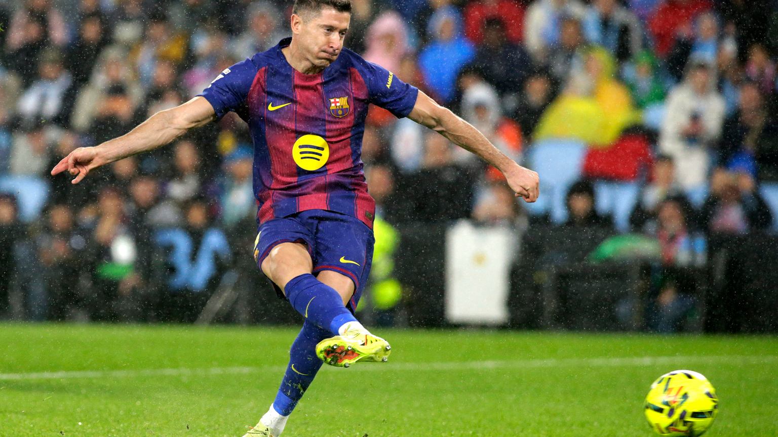 Ale im nastrzelał! Niebywały wyczyn Lewandowskiego Piłka nożna