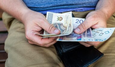 Gdzie dorobić przed świętami? Praca przed świętami może się opłacać. Na takie zarobki możemy liczyć