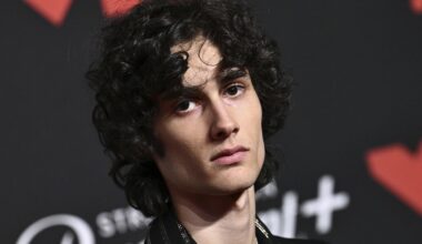 Śpiewa uwielbiany hit TikToka. Teraz ma szansę na Grammy. 'Szaleństwo'