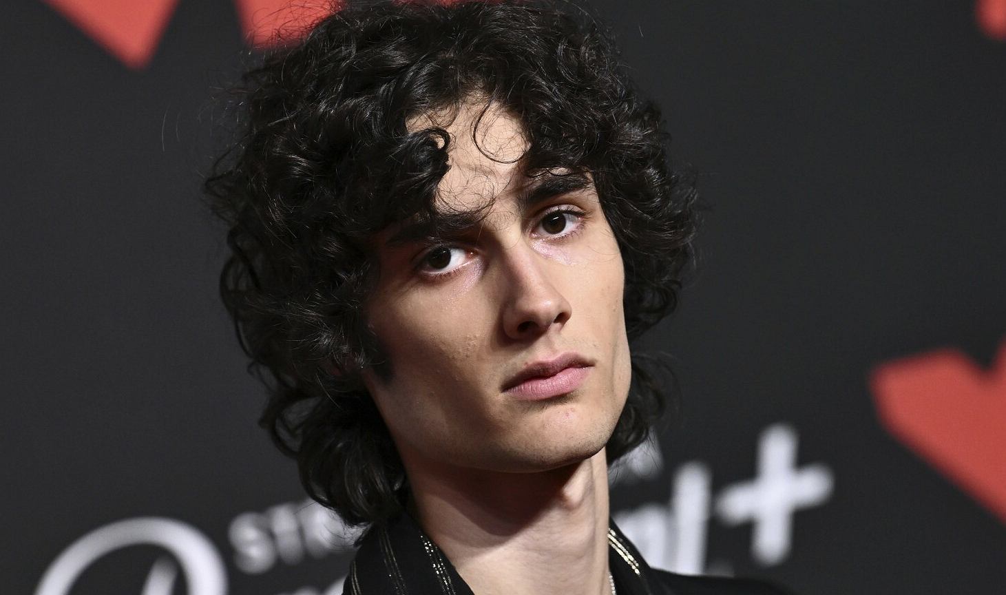 Śpiewa uwielbiany hit TikToka. Teraz ma szansę na Grammy. 'Szaleństwo'