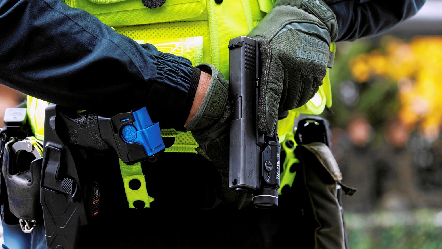 Policjant miał strzelić do 12-letniej dziewczynki. Dramatyczna interwencja w Bochum