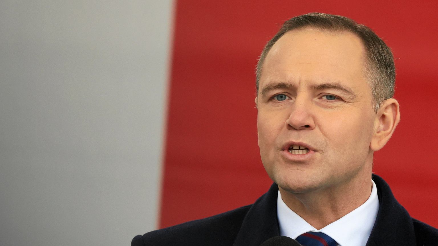 Nawrocki miał dostać prezenty od Rafała Brzoski. Sprawa trafi do sądu