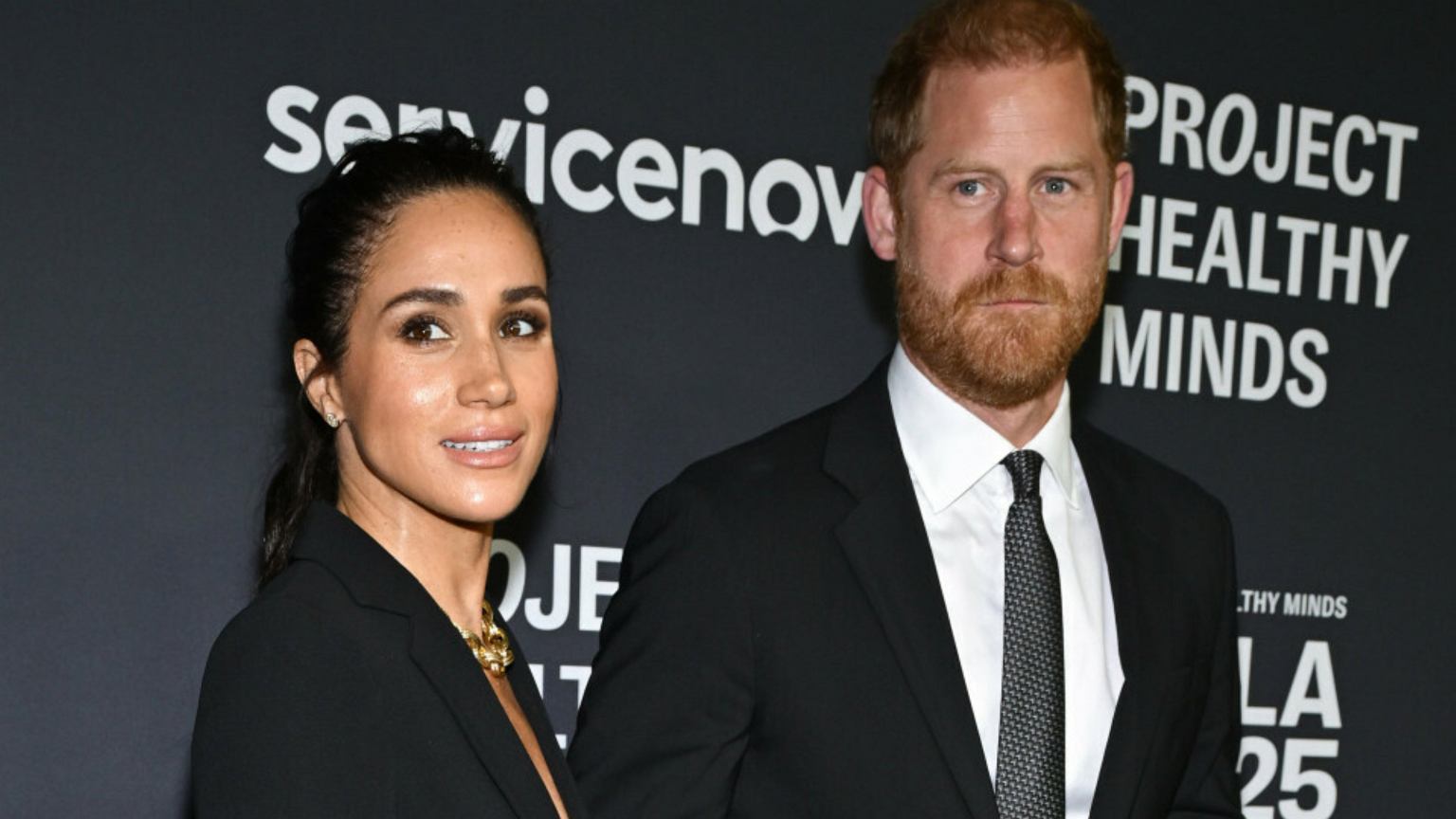 Ksi±¿ê Harry mia³ 'atak królewskiego wstydu'. Media wieszcz± koniec jego ma³¿eñstwa z Meghan