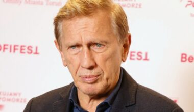 Englert dosadnie o ¶rodowisku filmowym. Nie lubi, gdy aktorzy tak siebie nazywaj±