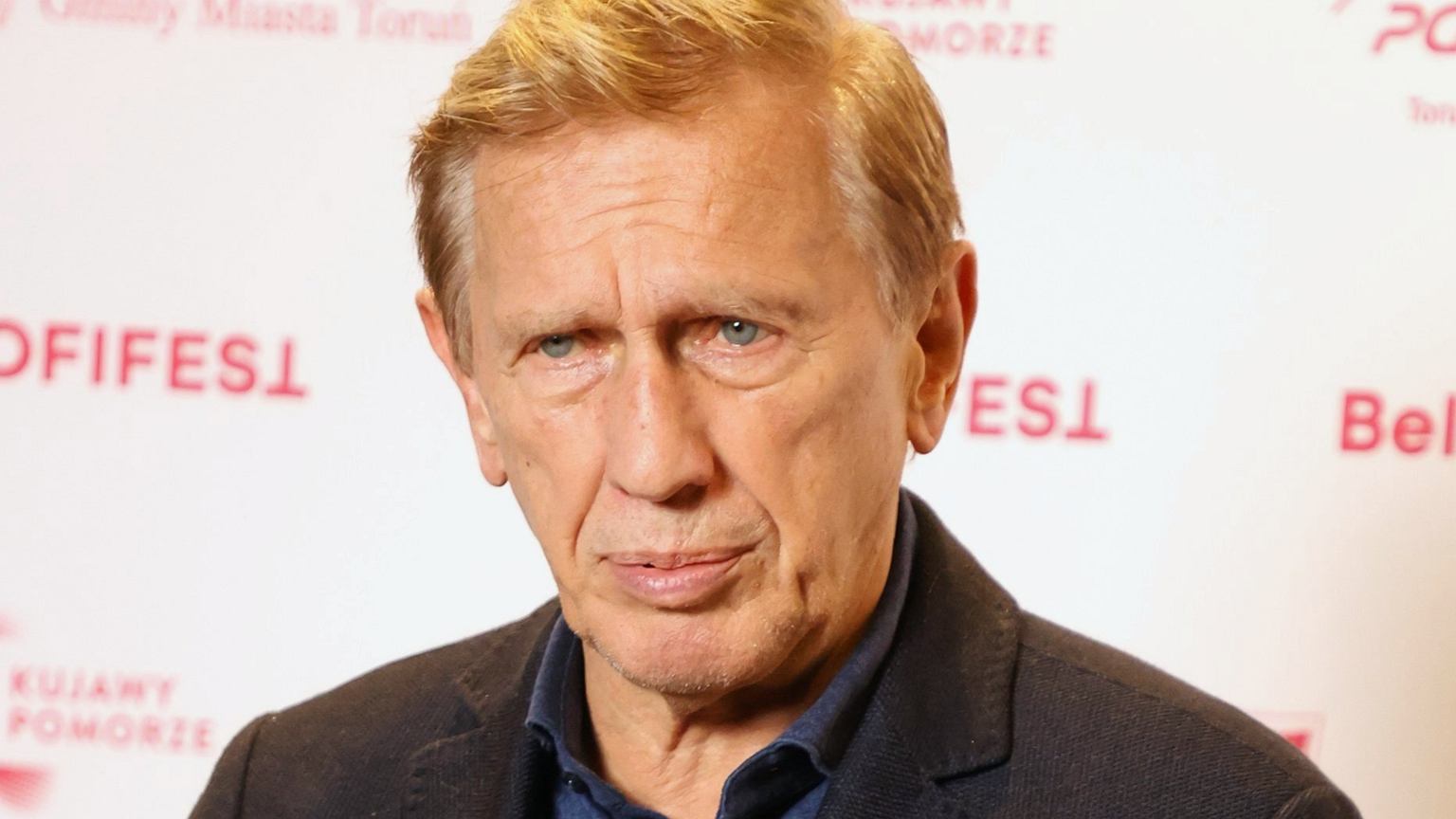 Englert dosadnie o ¶rodowisku filmowym. Nie lubi, gdy aktorzy tak siebie nazywaj±