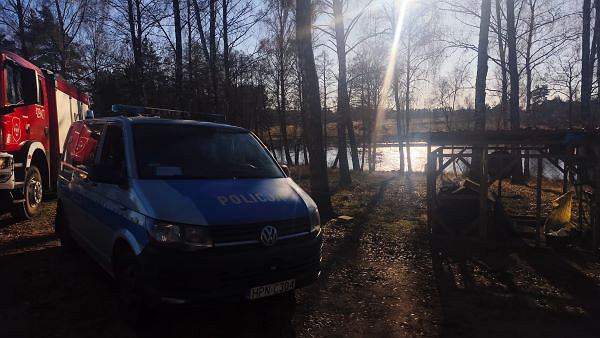 Jego psy 'często uciekały'. Myśliwy zastrzelił je i wyrzucił do jeziora