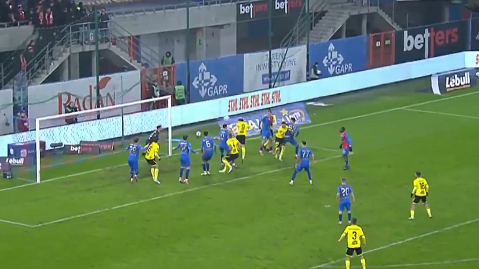 Kosztował Widzew dwa miliony euro. Oto co zrobił w 54. minucie Piłka nożna