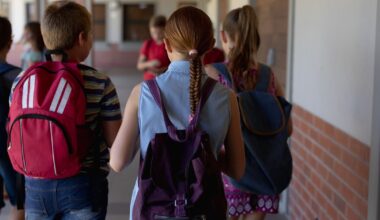 Kontrowersyjne słowa burmistrza wywołały burzę. "Dzieci ze wsi są gorzej ubrane"