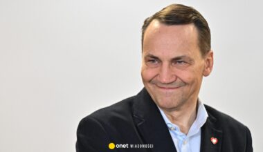 Radosław Sikorski ironicznie o Poczcie Polskiej. "Miłe rozmowy z rodakami"