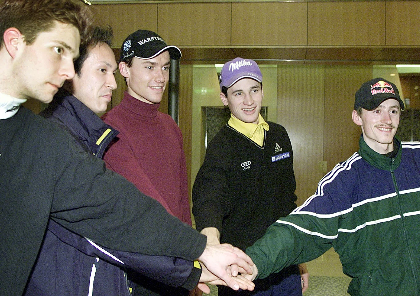 Od lewej: Janna Ahonen, Noriaki Kasai, Sven Hannawald, Martich Schmitt i Adam Małysz w 2001 roku