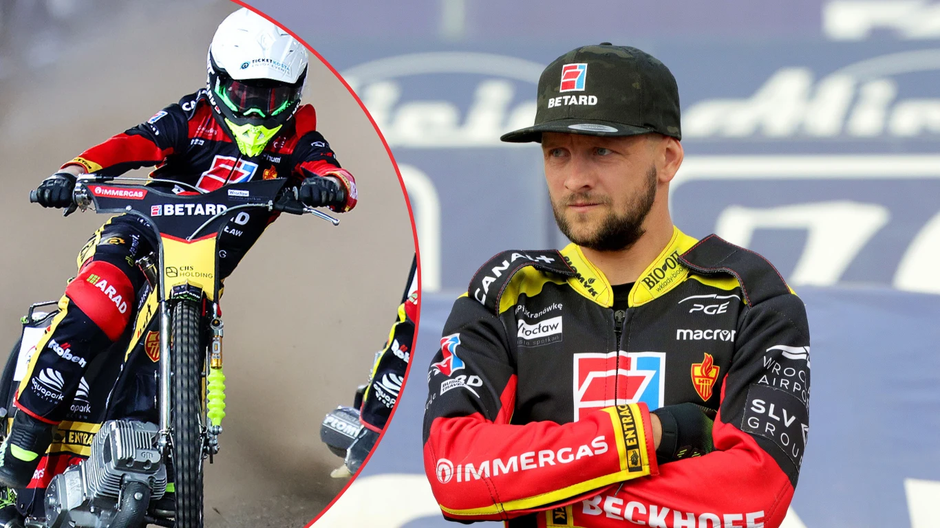 Zawodnik sportów motorowych w profesjonalnym stroju żużlowym z logotypami sponsorów, po lewej stronie fragment ujęcia z jazdy motocyklem żużlowym na torze.