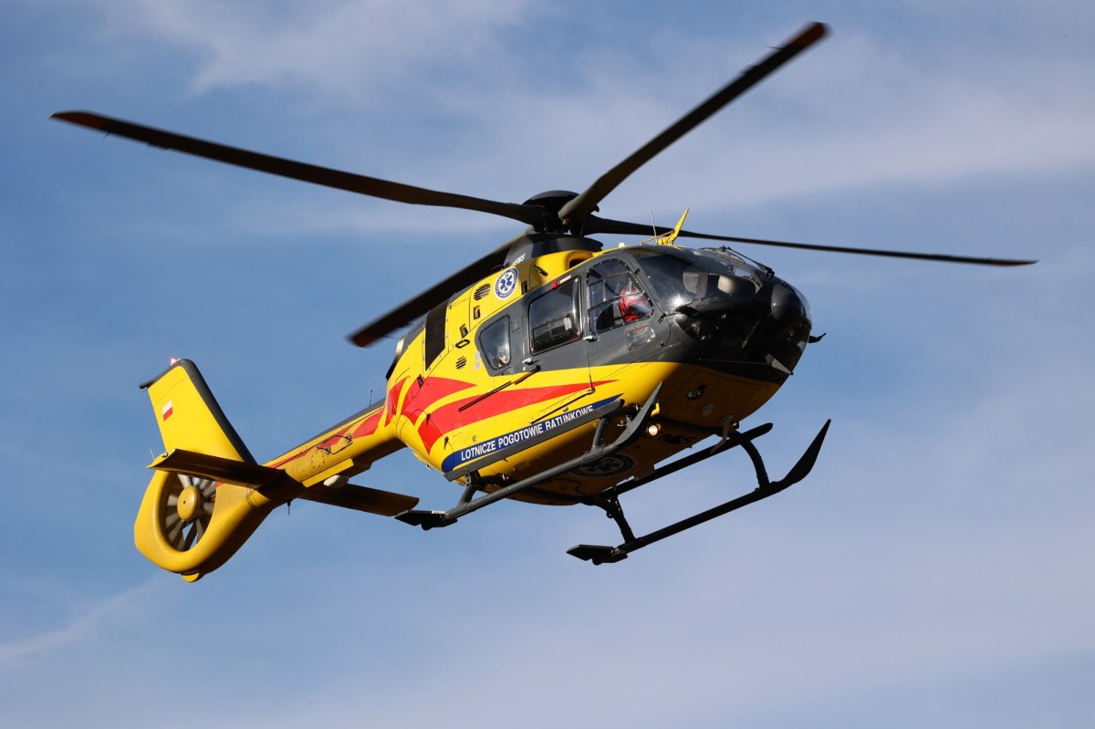 Tragedia w Sieprawiu. 21-latek nie żyje, 17-latka w szpitalu po wypadku