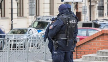 Piaseczno: Akcja CBŚP i zatrzymanie podejrzanego o udział w grupie przestępczej na środku ulicy