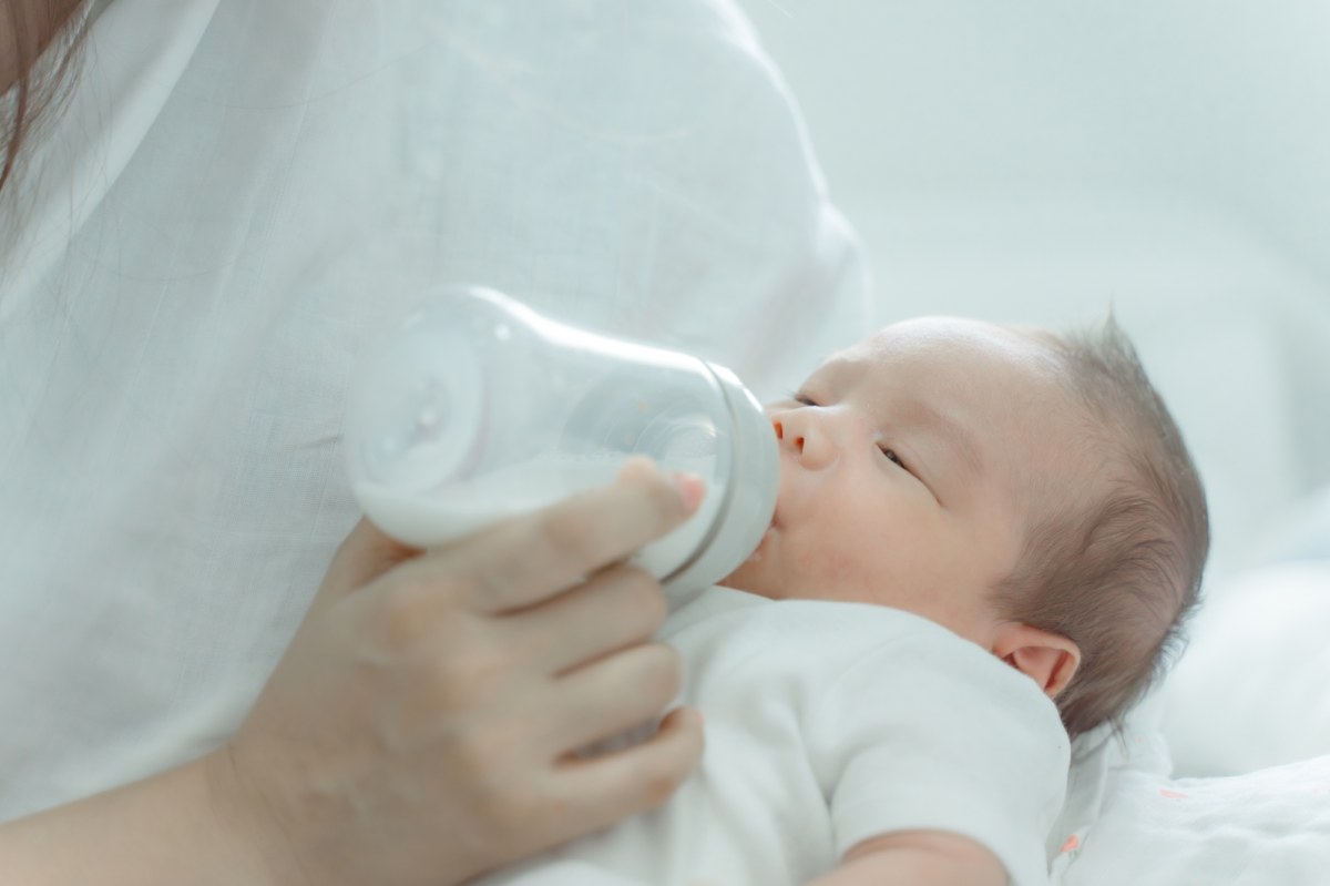 Ostrzeżenie GIS ws. mleka dla niemowląt. Wykryto szkodliwe bakterie