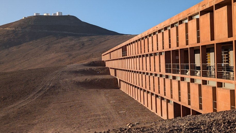 Hotel Residencia u stóp Cerro Paranal i systemu teleskopów VLT /Fot. Grzegorz Jasiński /RMF FM