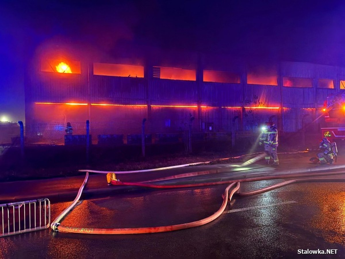 Pożar hali z paliwami alternatywnymi w Stalowej Woli
