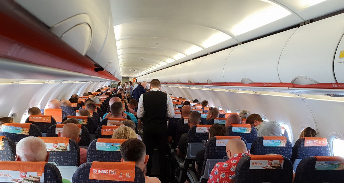 Rodzina zabrała martwą babcię na pokład samolotu easyJet z Malagi do Londynu