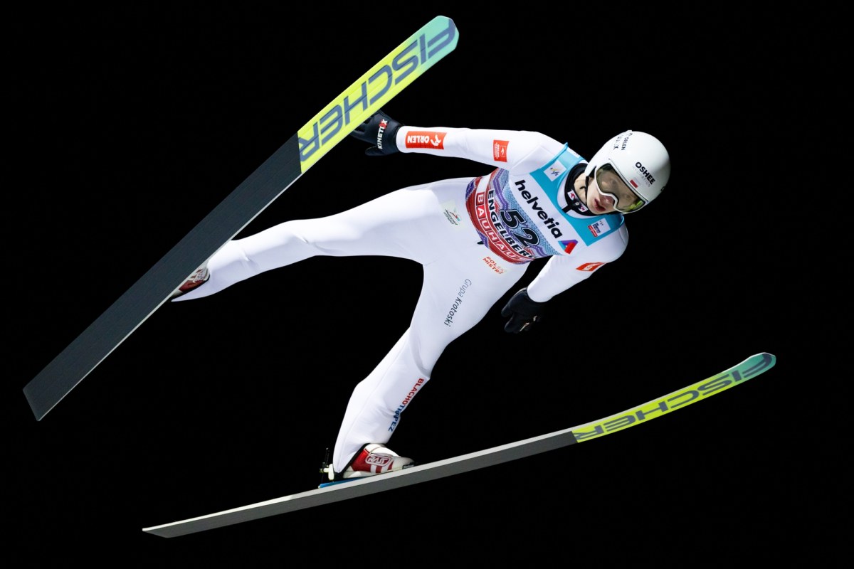 Kacper Tomasiak piąty w konkursie Pucharu Świata w skokach narciarskich w Engelbergu