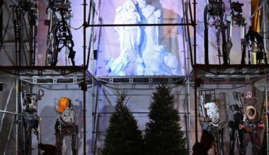 Gdańsk. Szopka ze złomu odsłonięta w Oliwie.