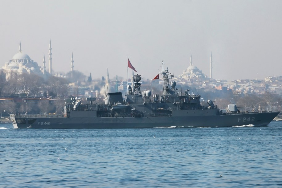 Turcja buduje 300-metrowy lotniskowiec i 39 okrętów wojennych /Shutterstock