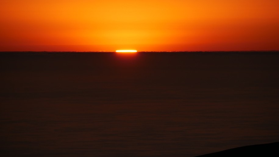 Zachód Słońca nad Pacyfikiem widoczny z Obserwatorium Paranal /Fot. Grzegorz Jasiński /RMF FM