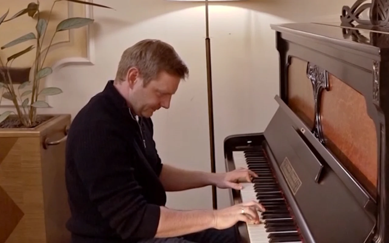 Rafał Zawierucha pokazał swoją szkołę. To tutaj stawiał pierwsze aktorskie kroki