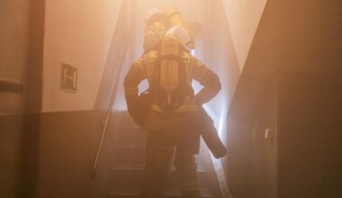 Nocny pożar pod Warszawą. Ucierpiały dwie osoby, lądował LPR - RMF24