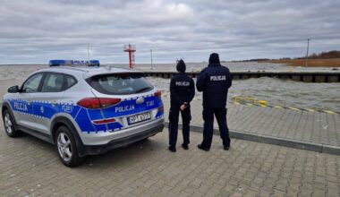 Woda z Zalewu Wiślanego zalewa Frombork i Suchacz. Strażacy walczą z żywiołem