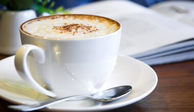 Mielą, palą, sypią do kawy. Oto, jak oszuści podrabiają produkty znanych marek. Jak rozróżnić fałszywki?