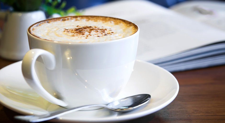 Mielą, palą, sypią do kawy. Oto, jak oszuści podrabiają produkty znanych marek. Jak rozróżnić fałszywki?